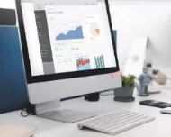 sprzęt it komputer i klawiatura